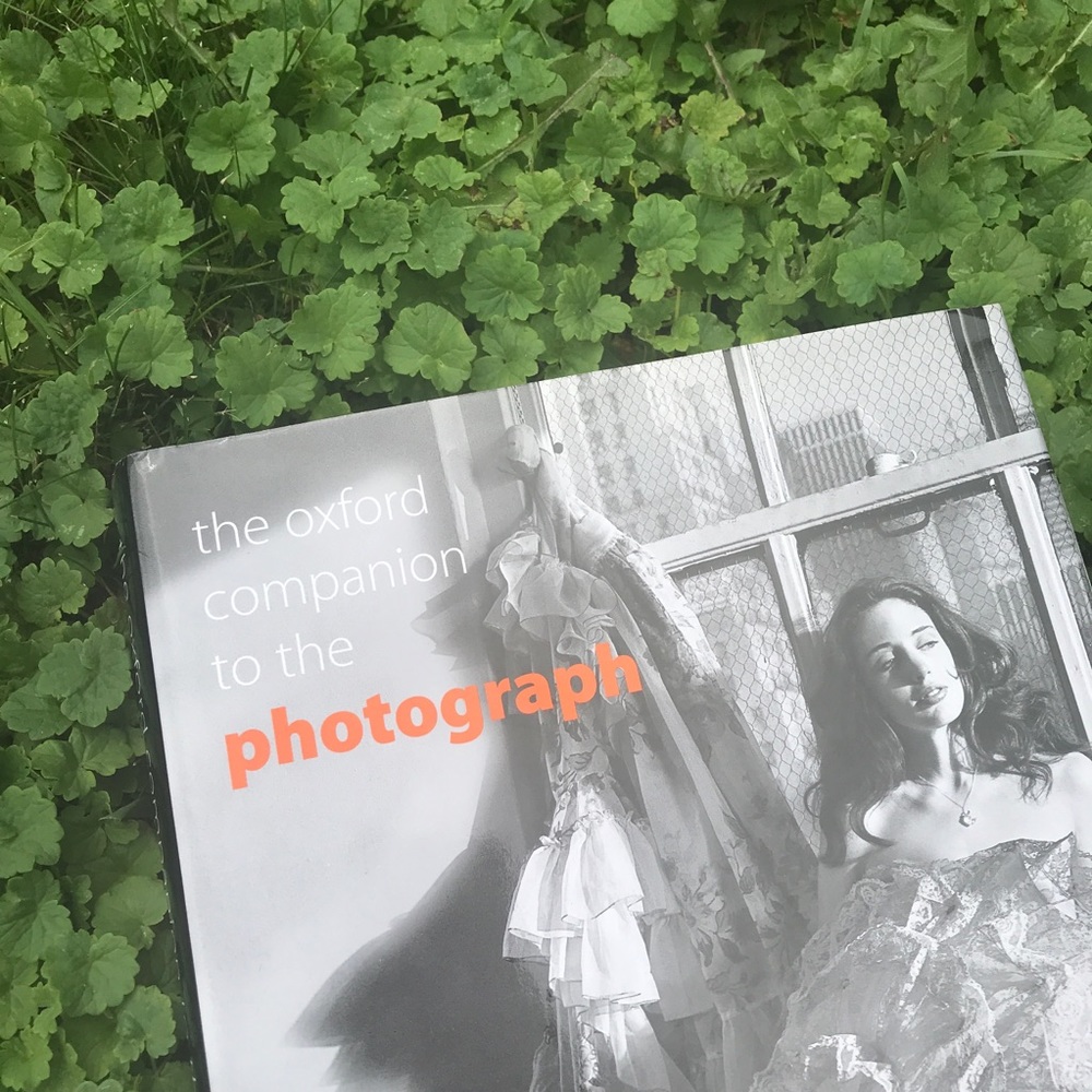THE OXFORD COMPANION OF THE PHOTOGRAPH BOOK